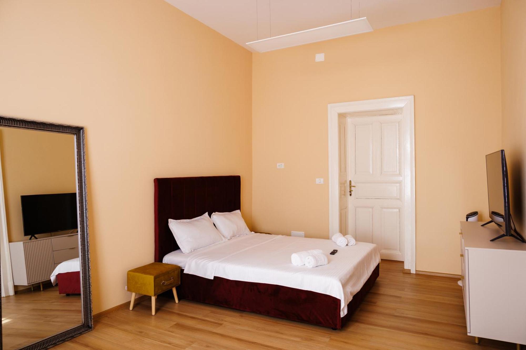 Apartment Where Emperors Slept In Old Town Timişoara
